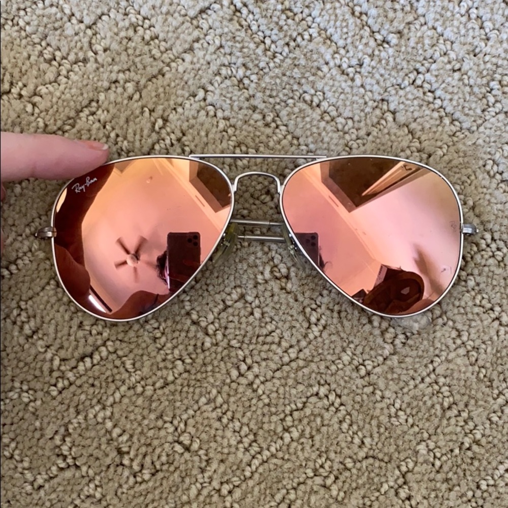 Mirrored RayBan aviators